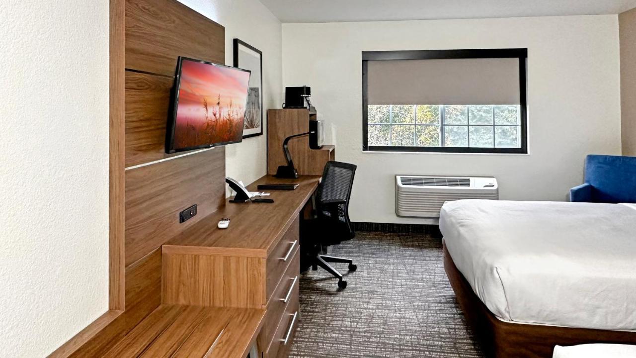 Estherville Hotel & Suites Екстер'єр фото