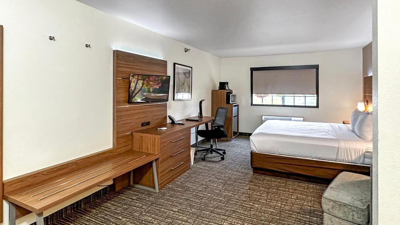 Estherville Hotel & Suites Екстер'єр фото