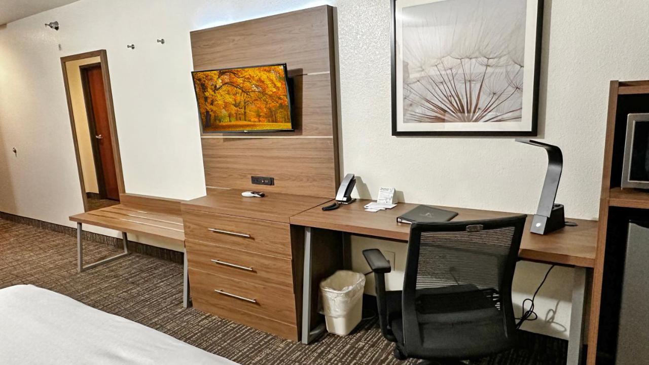 Estherville Hotel & Suites Екстер'єр фото