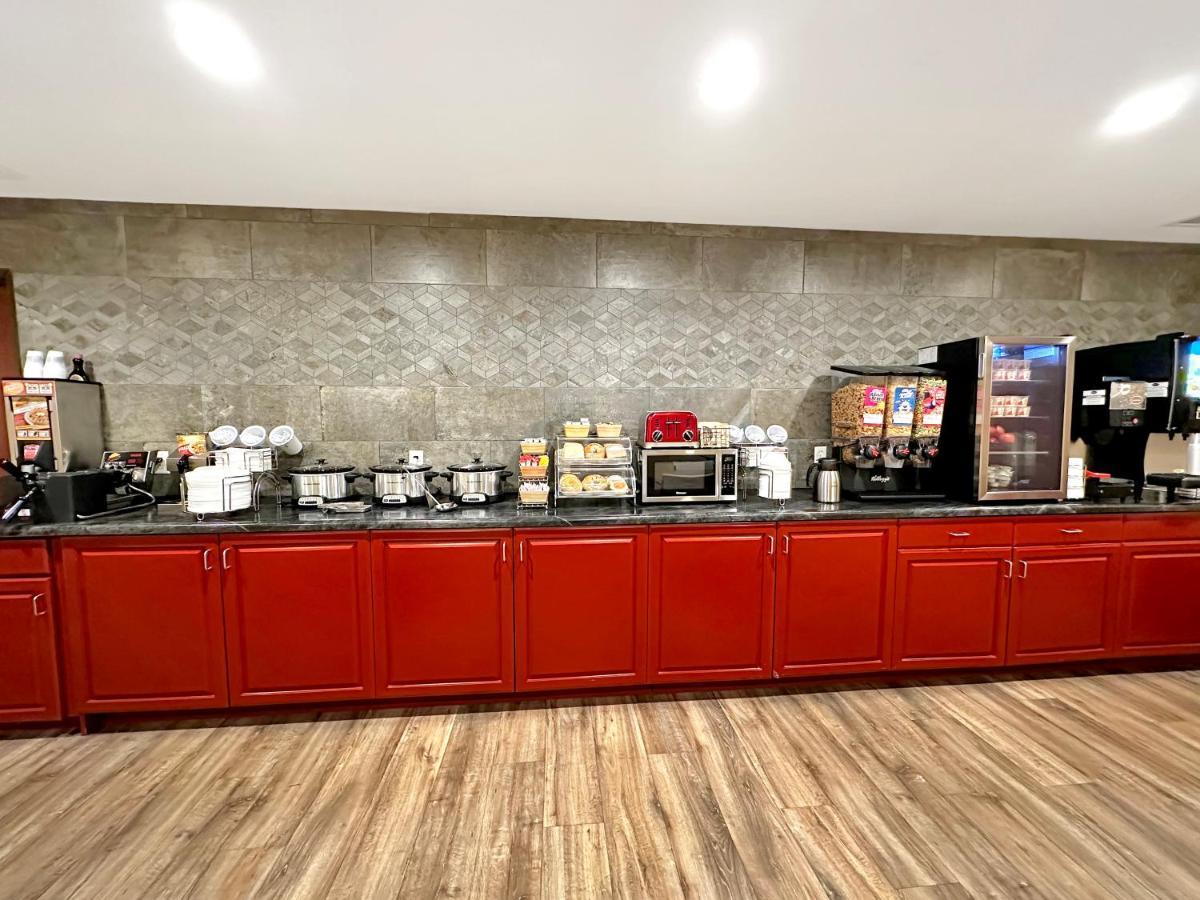 Estherville Hotel & Suites Екстер'єр фото