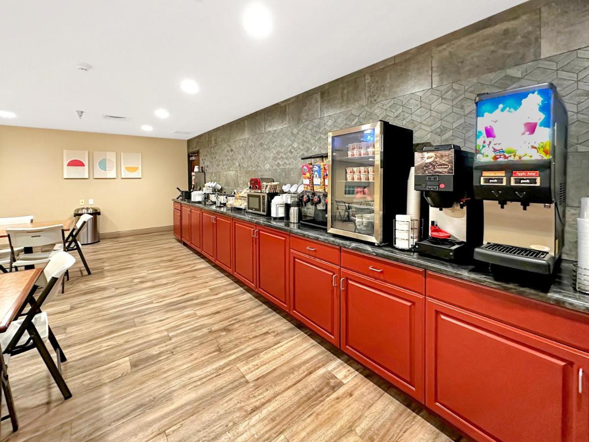 Estherville Hotel & Suites Екстер'єр фото