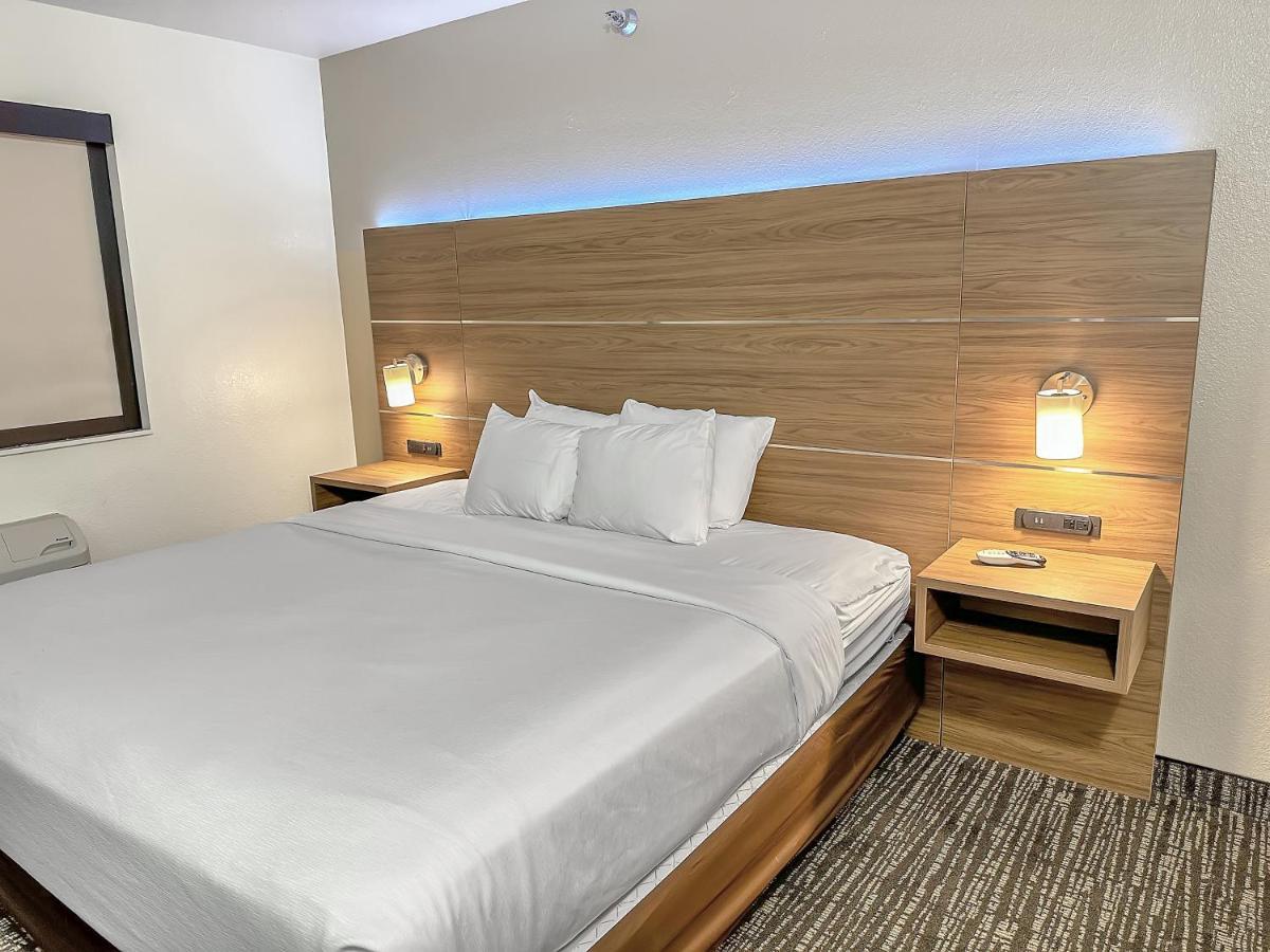 Estherville Hotel & Suites Екстер'єр фото