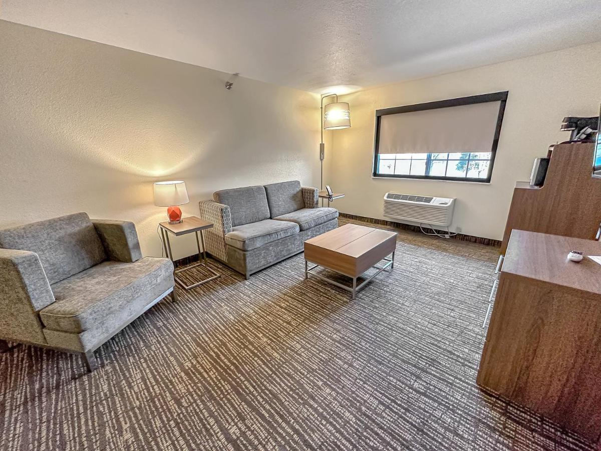 Estherville Hotel & Suites Екстер'єр фото