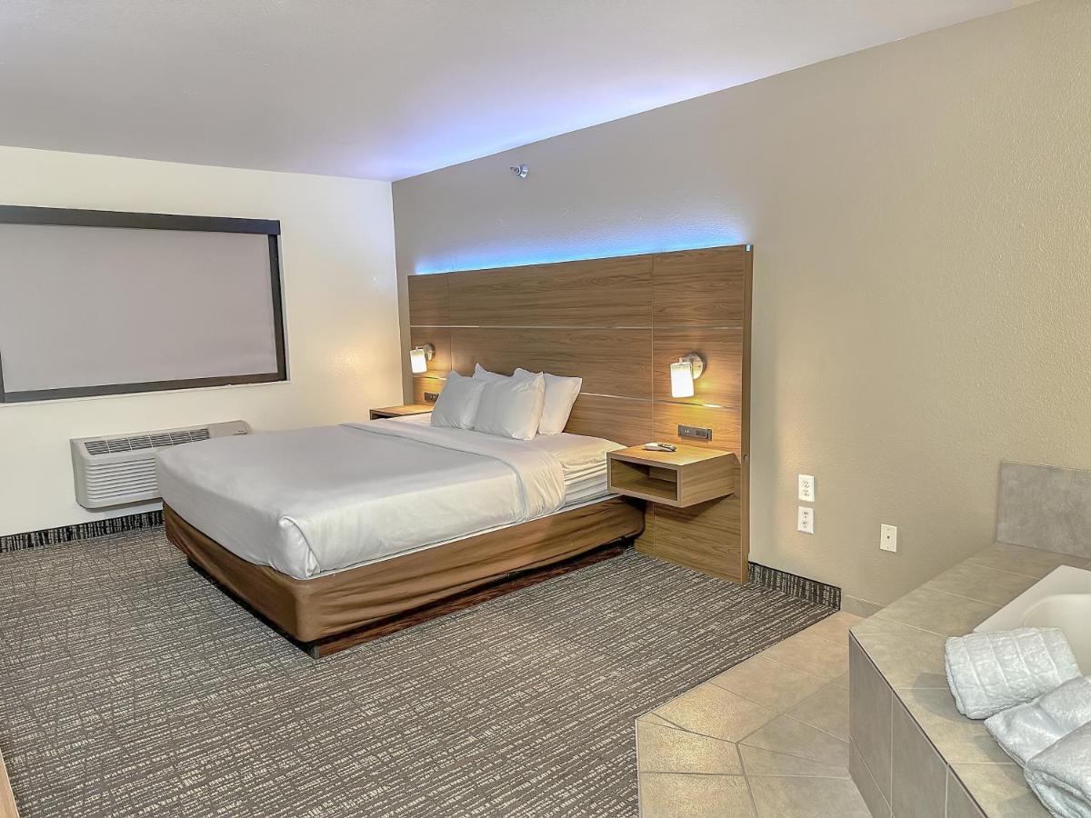 Estherville Hotel & Suites Екстер'єр фото