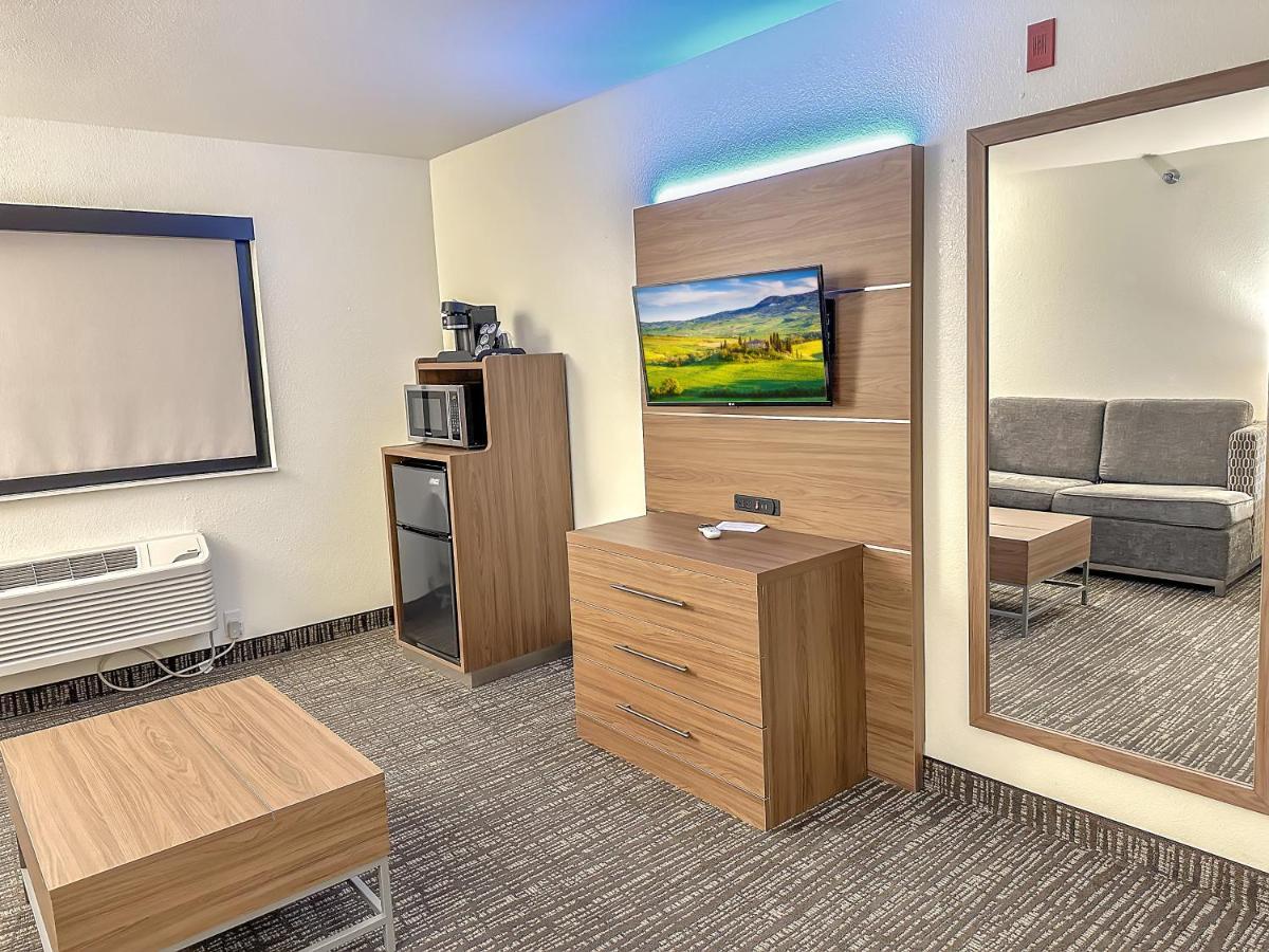 Estherville Hotel & Suites Екстер'єр фото