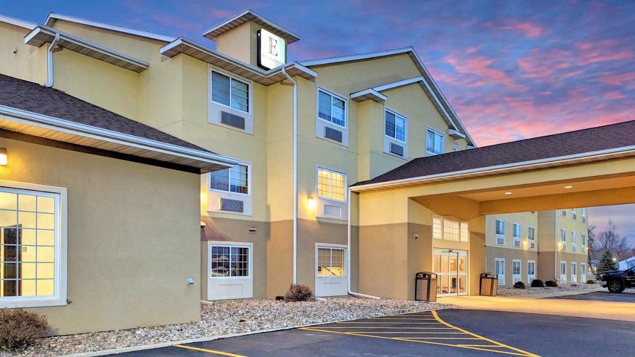 Estherville Hotel & Suites Екстер'єр фото