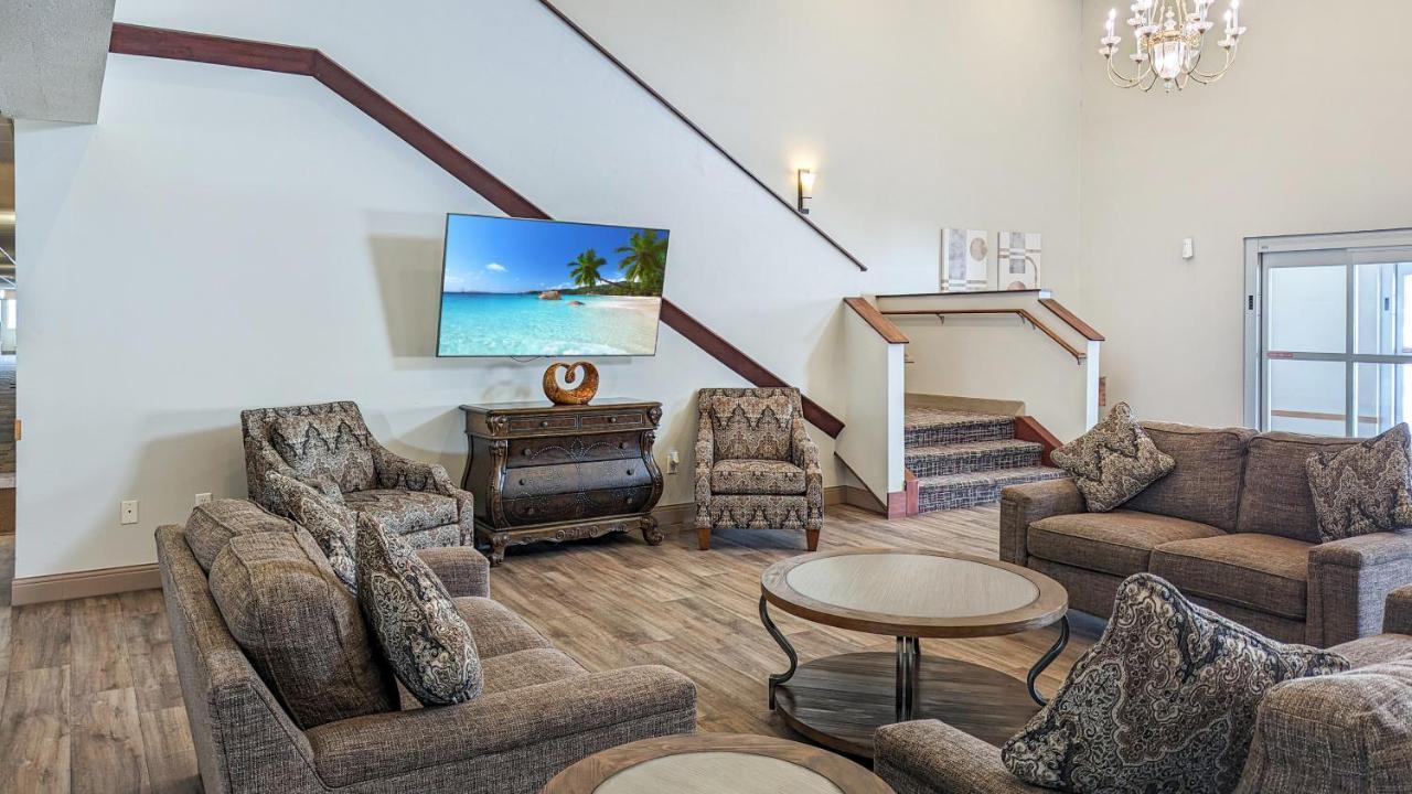 Estherville Hotel & Suites Екстер'єр фото