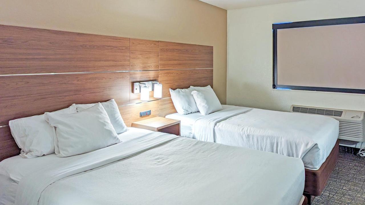 Estherville Hotel & Suites Екстер'єр фото