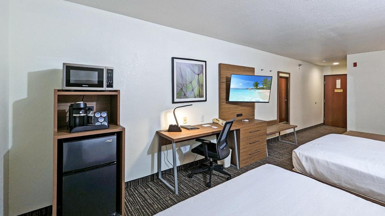 Estherville Hotel & Suites Екстер'єр фото