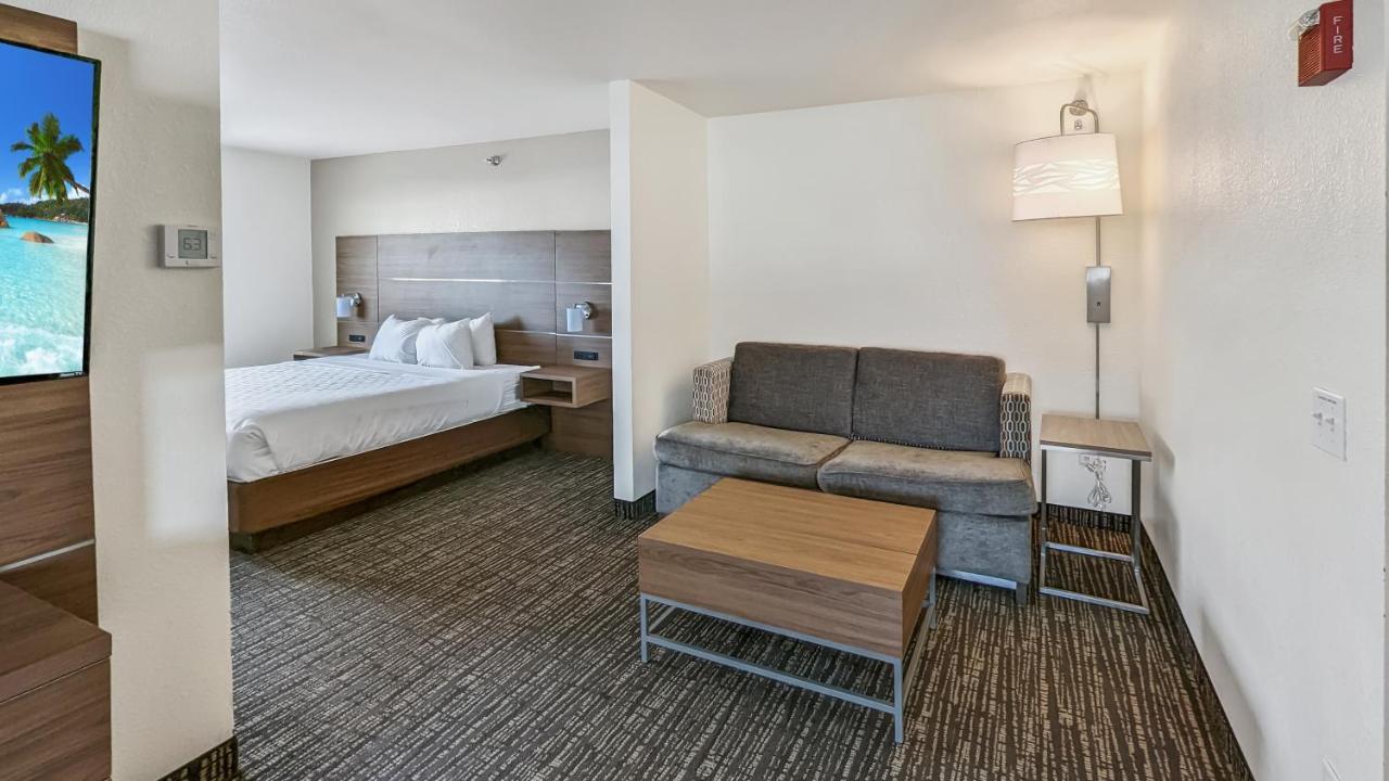 Estherville Hotel & Suites Екстер'єр фото