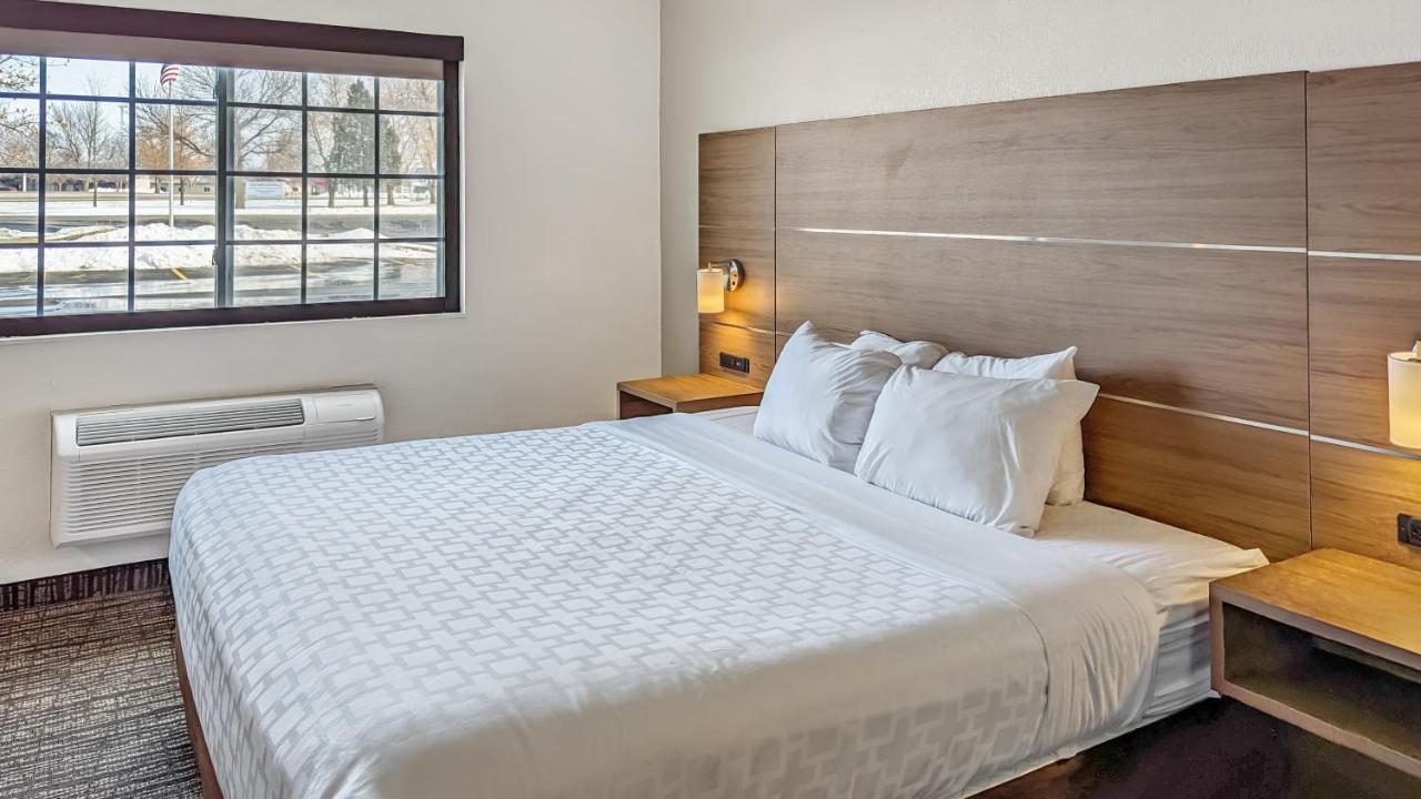 Estherville Hotel & Suites Екстер'єр фото
