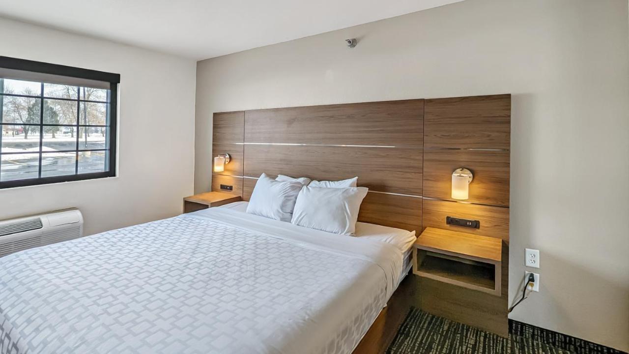 Estherville Hotel & Suites Екстер'єр фото