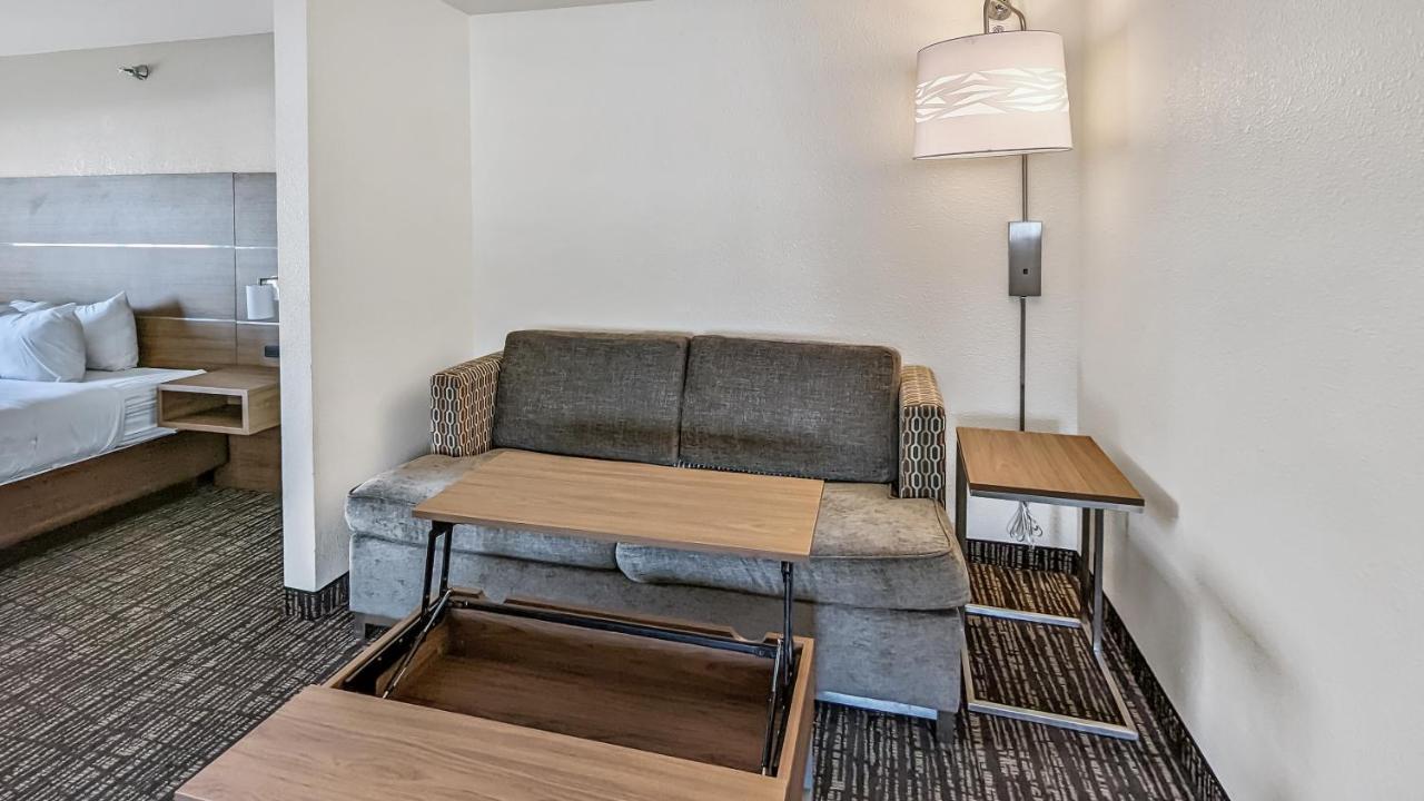 Estherville Hotel & Suites Екстер'єр фото