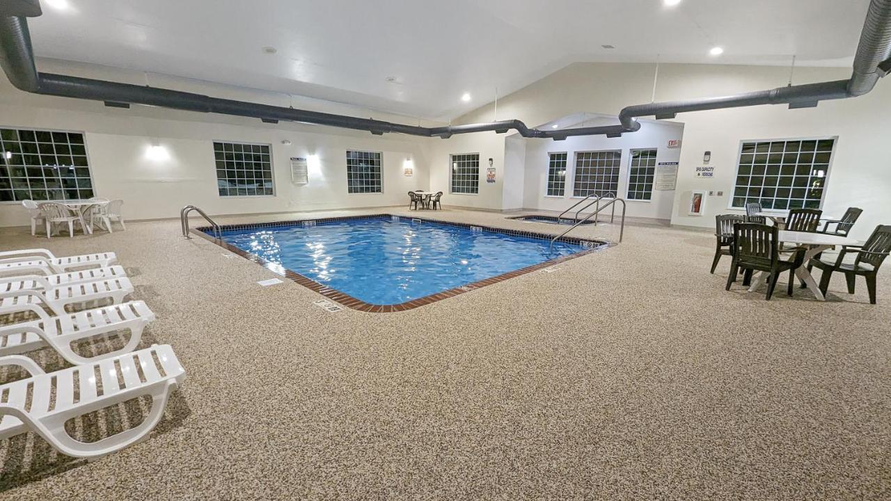 Estherville Hotel & Suites Екстер'єр фото